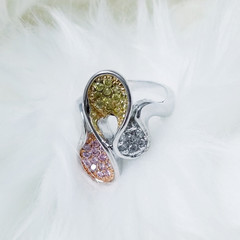 Women's Size 7 Ring - Picture 2 of 6